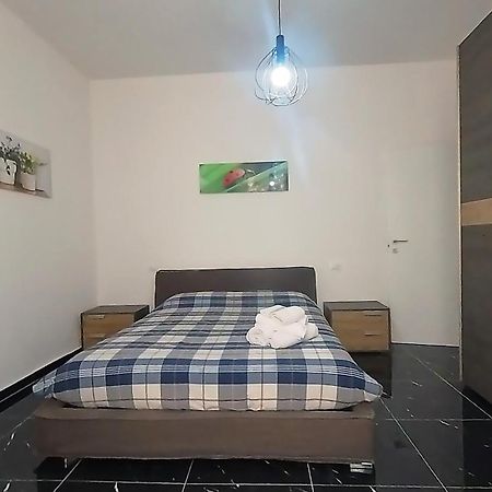 Tra Centro E Mare - Intero Appartamento Con Parcheggio Savona Kültér fotó
