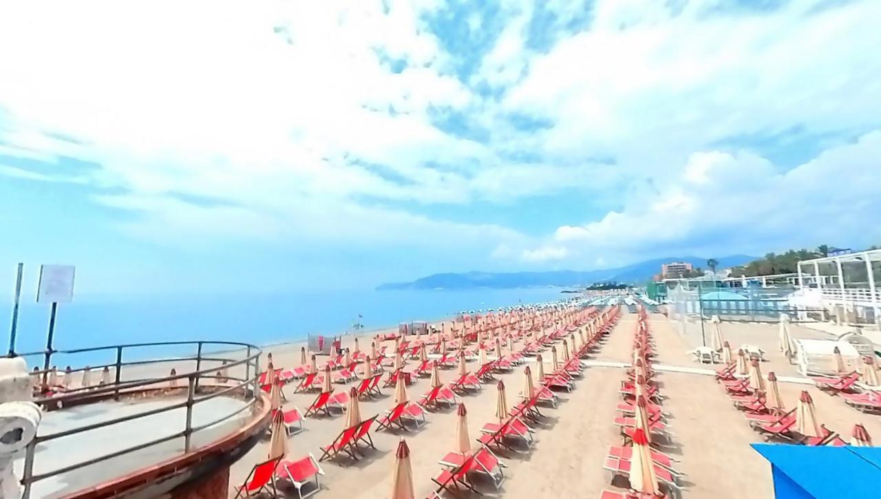 Tra Centro E Mare - Intero Appartamento Con Parcheggio Savona Kültér fotó